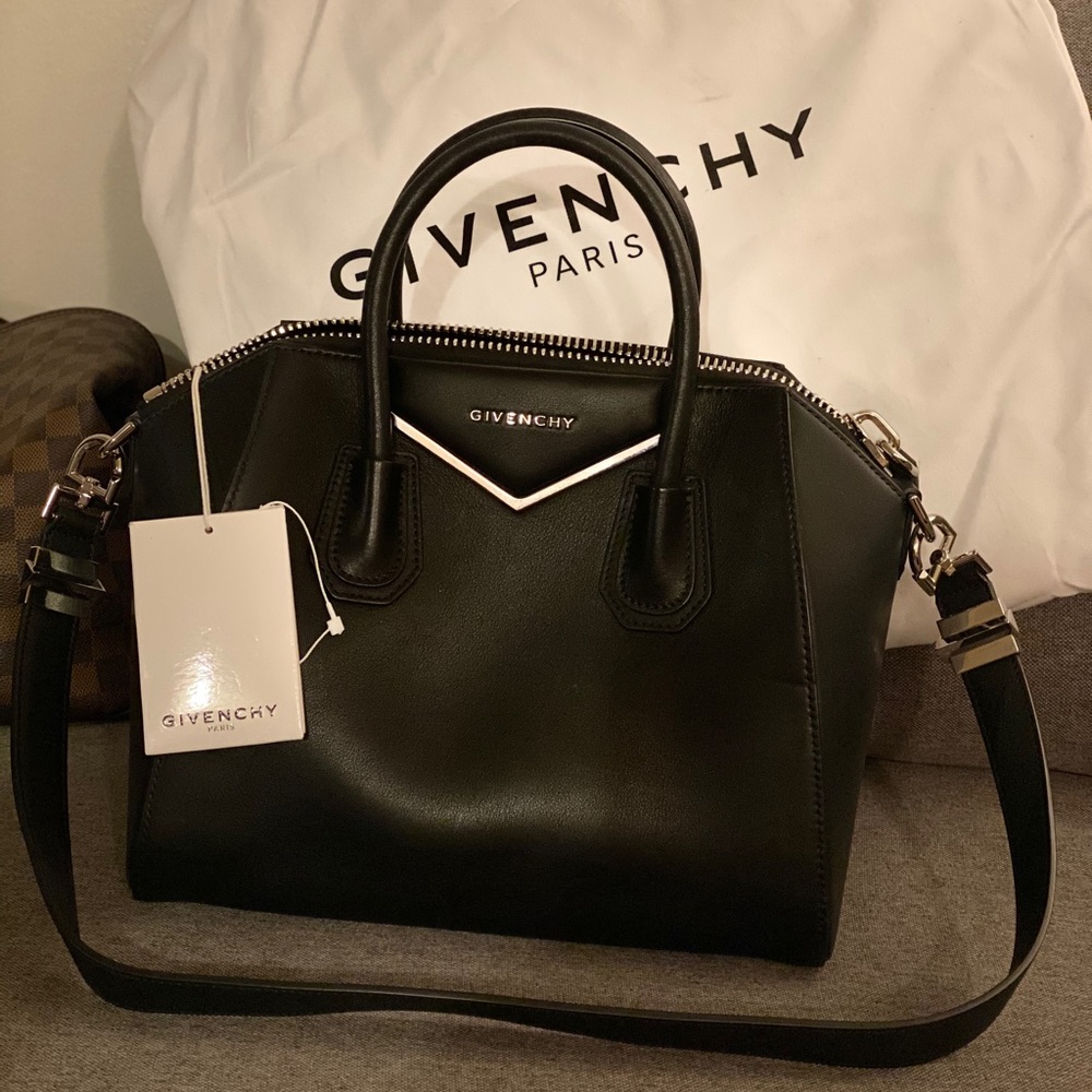 Small Givenchy Antigona in Black Calfskin